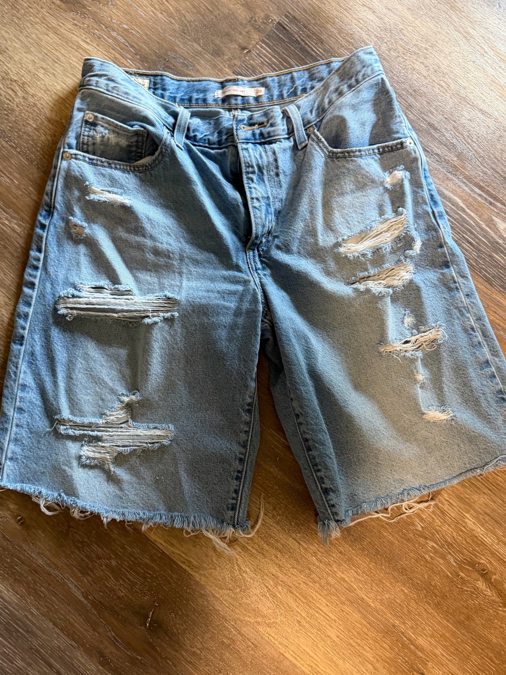 Women’s Levi’s Baggy dad distressed jorts